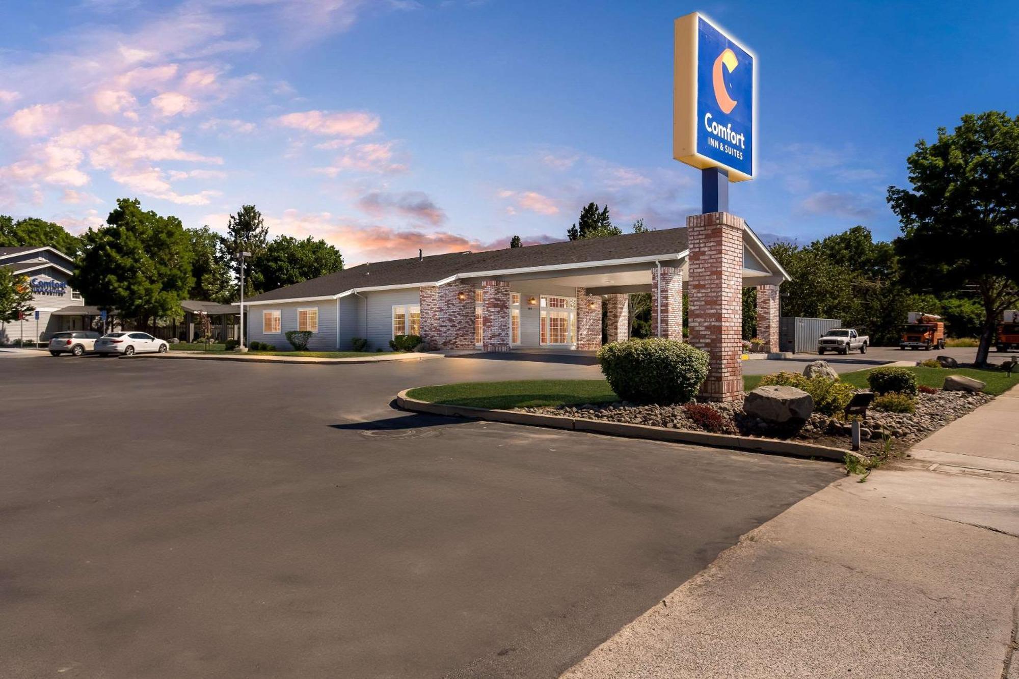 Comfort Inn & Suites Susanville Exterior photo