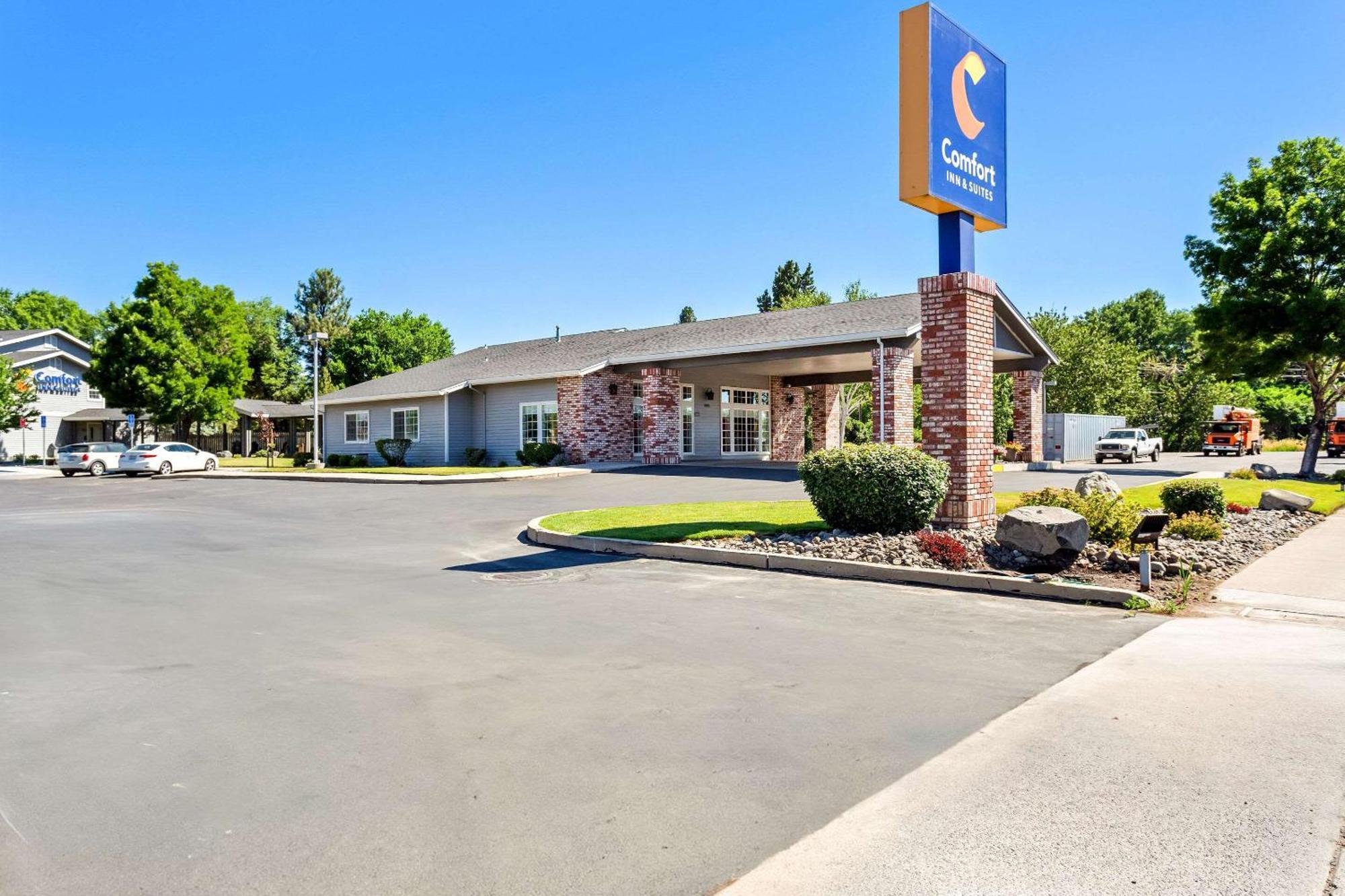 Comfort Inn & Suites Susanville Exterior photo